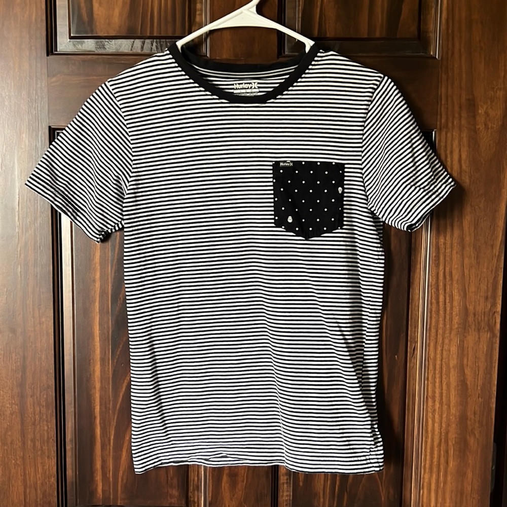 Hurley size large, black and white T-shirt - Picture 1 of 4